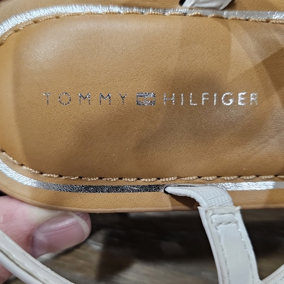 TOMMY HILFIGER Janae White Strappy Flat Sandals, Size 9 - Picture 8 of 8